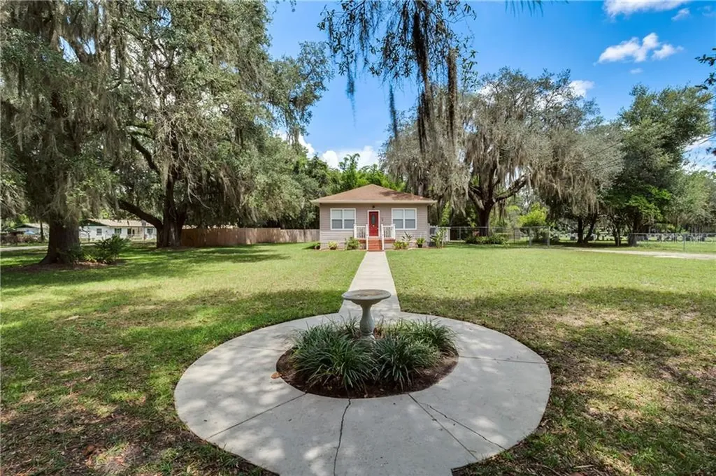 105 W Greenwood Street Groveland FL 34736