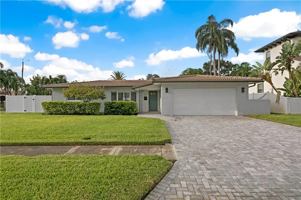 461 Capri Way NE St Petersburg FL 33704
