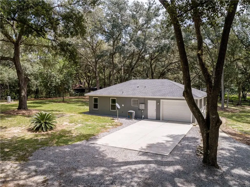 15421 SE 24th Street Road Ocklawaha FL 32179