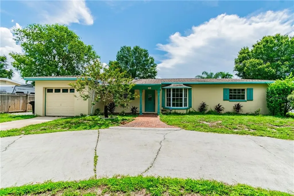 1921 Country Club Road N St Petersburg FL 33710