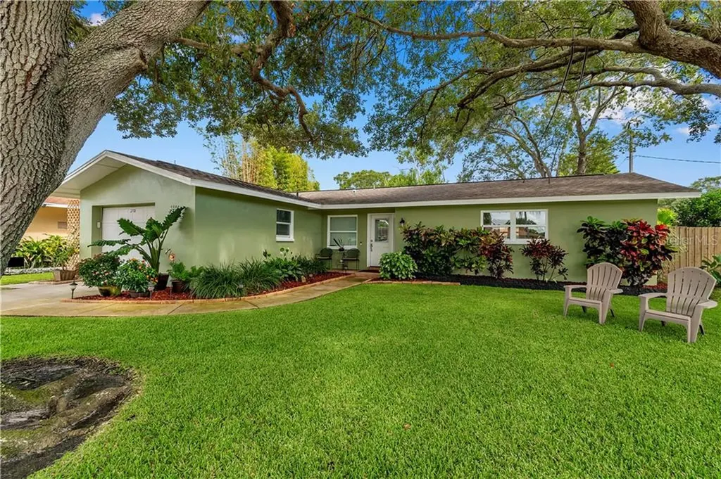 2082 N Druid Circle Clearwater FL 33764