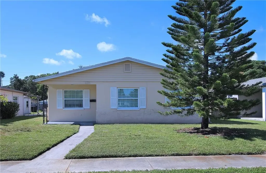 626 90th Avenue N St Petersburg FL 33702