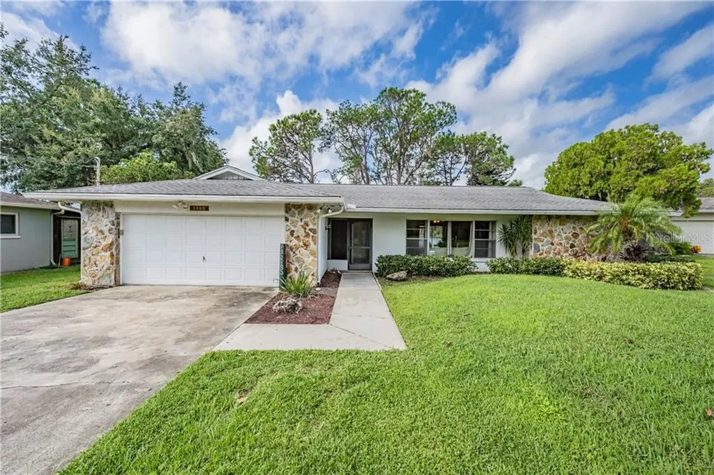 2963 Lake Saxon Drive Land O Lakes FL 34639