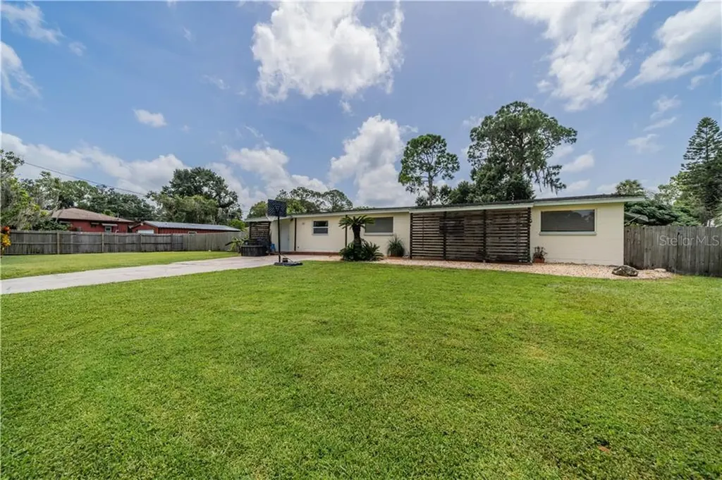 212 4th Avenue SW Ruskin FL 33570