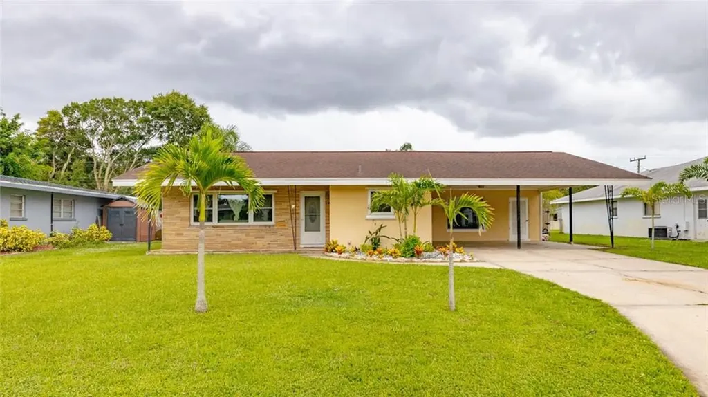 2711 27th Avenue Drive W Bradenton FL 34205