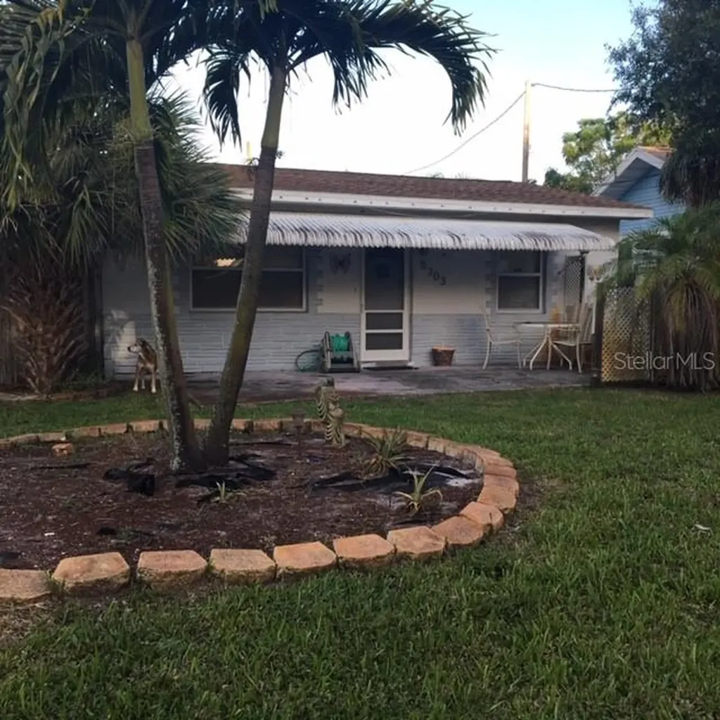 5703 60th Way N St Petersburg FL 33709