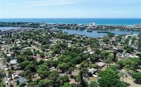 6212 Beechwood Avenue Sarasota FL 34231