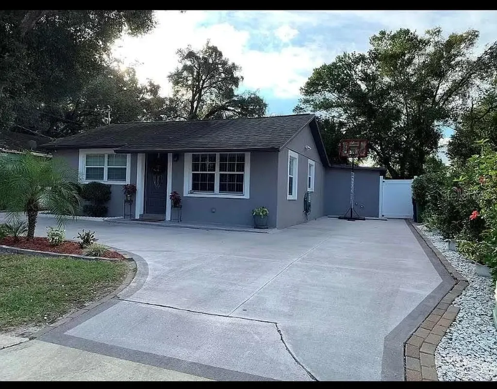 8216 N Brooks Street Tampa FL 33604