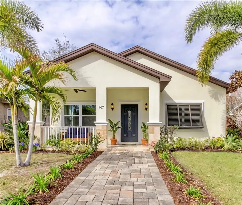 967 49th Avenue N St Petersburg FL 33703