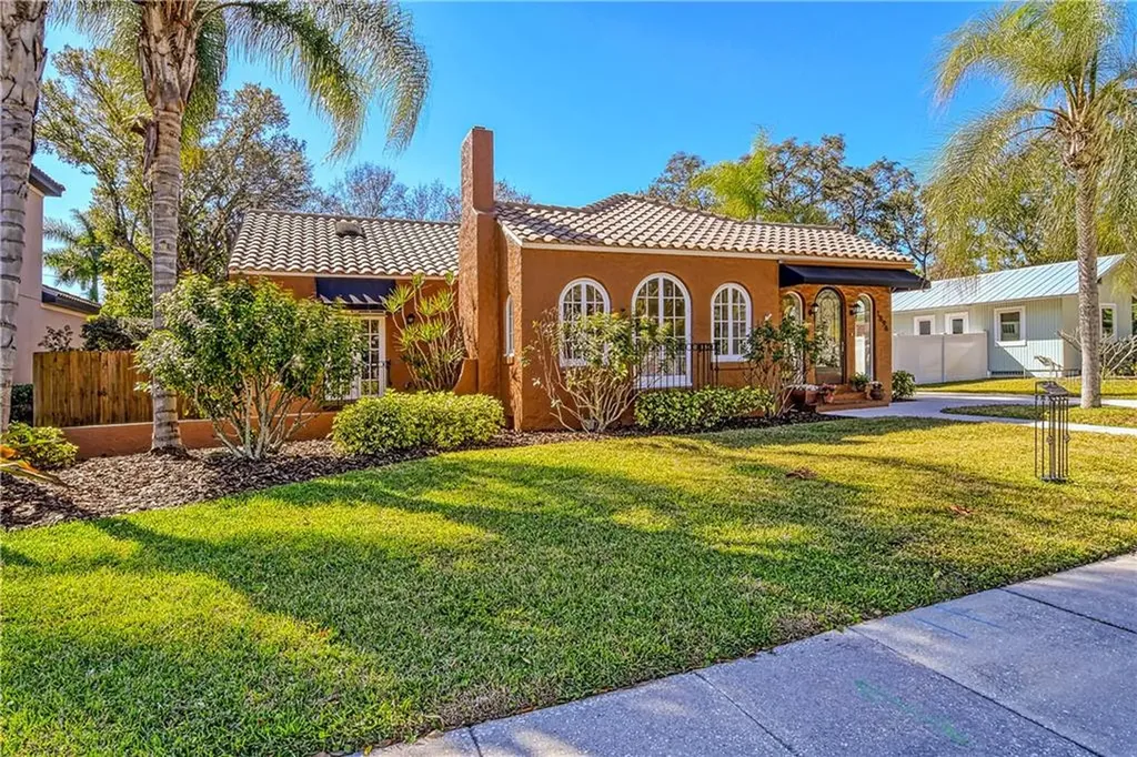 1896 Hibiscus Street Sarasota FL 34239
