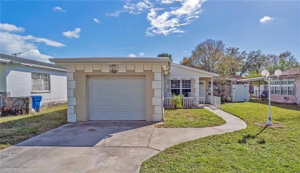 712 89th Avenue N St Petersburg FL 33702