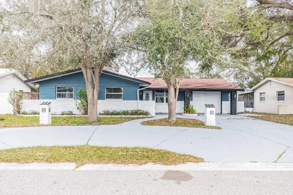 5901 17th Avenue N St Petersburg FL 33710