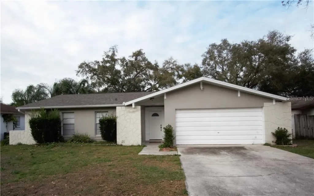 2210 Valleybrook Avenue Valrico FL 33594