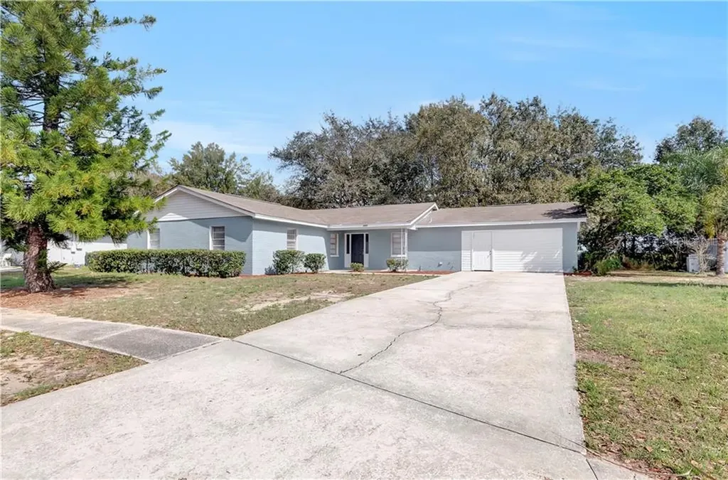 2400 N Swan Drive NE Winter Haven FL 33881