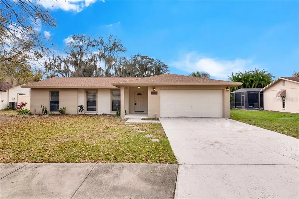 2111 Elmwood Court Plant City FL 33563