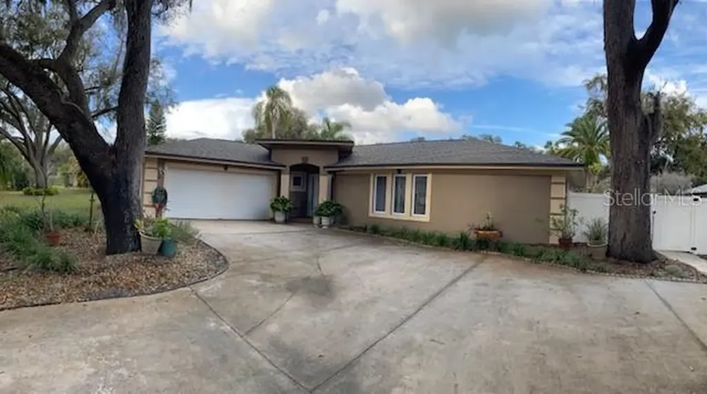 1805 Admiral Court Kissimmee FL 34744