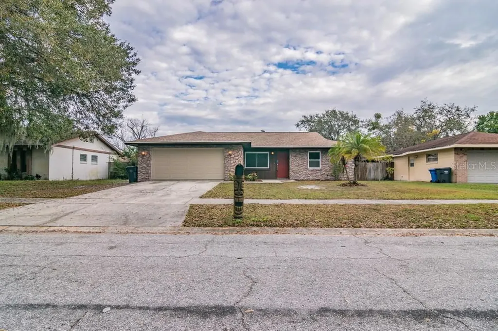 812 Crosswinds Drive Brandon FL 33511