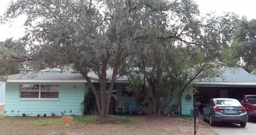 592 W Lakeshore Drive Clermont FL 34711