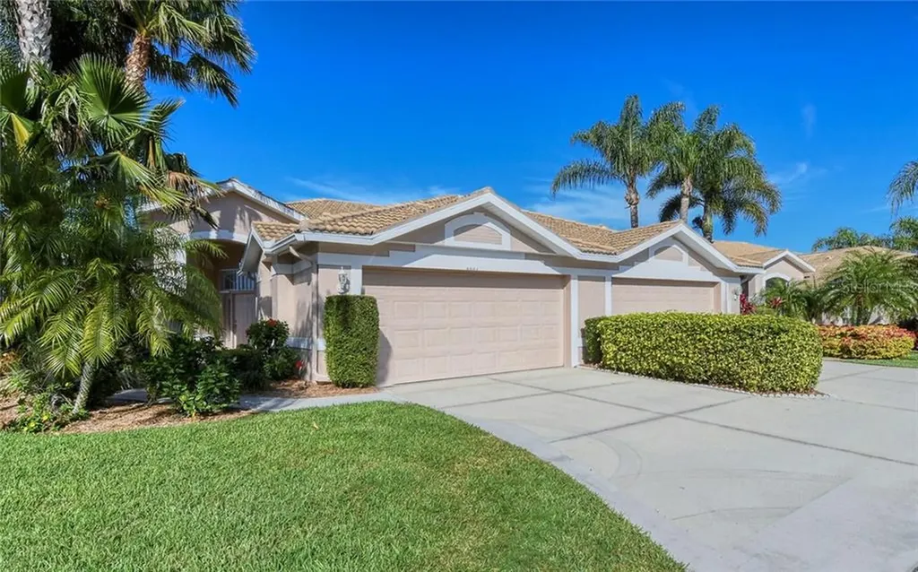 9504 Forest Hills Circle Sarasota FL 34238
