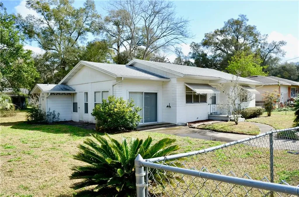 505 S Dexter Avenue Deland FL 32720