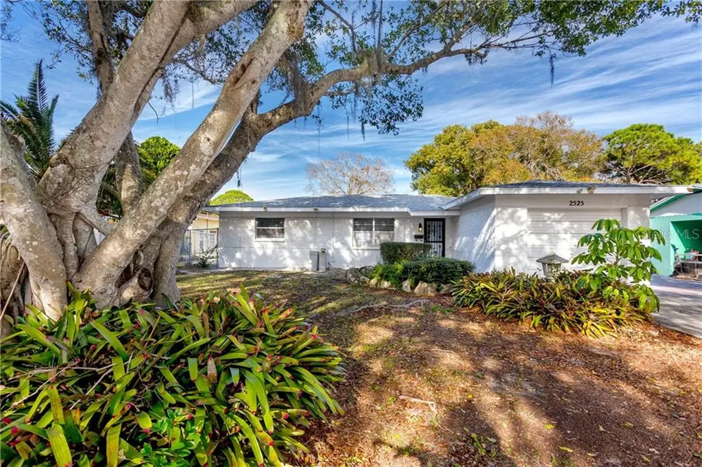 2525 Granada Circle W St Petersburg FL 33712