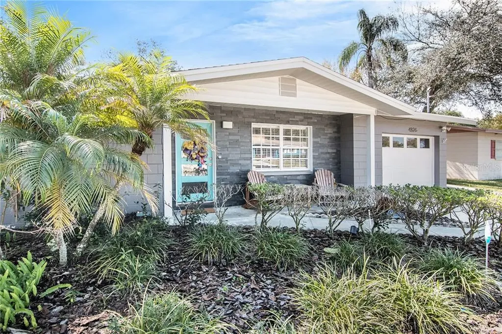 4826 W Bay Court Avenue Tampa FL 33611