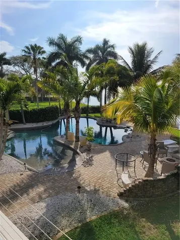 2462 Pinellas Point Drive S St Petersburg FL 33712