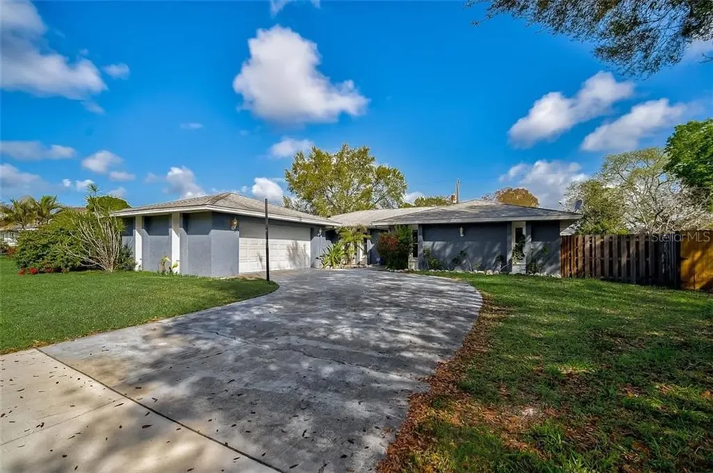 4073 47th Street Sarasota FL 34235