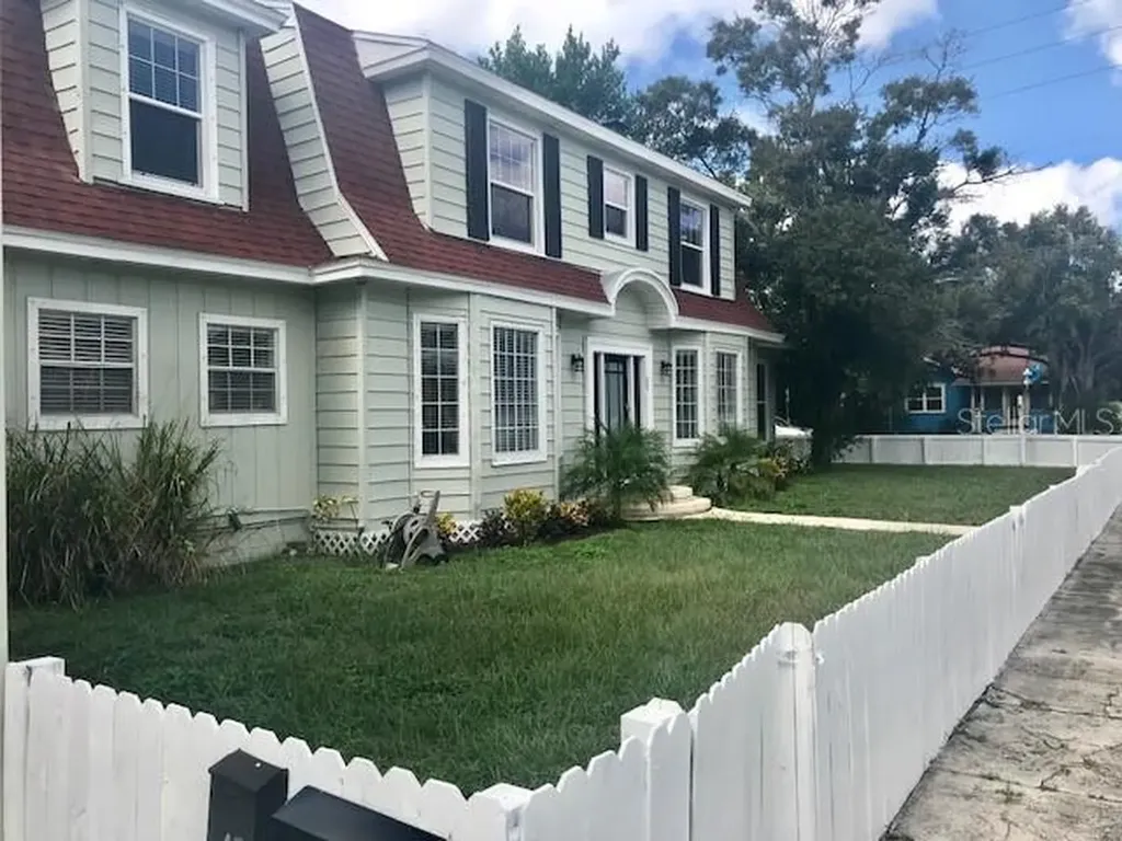 2120 10th Street N St Petersburg FL 33704
