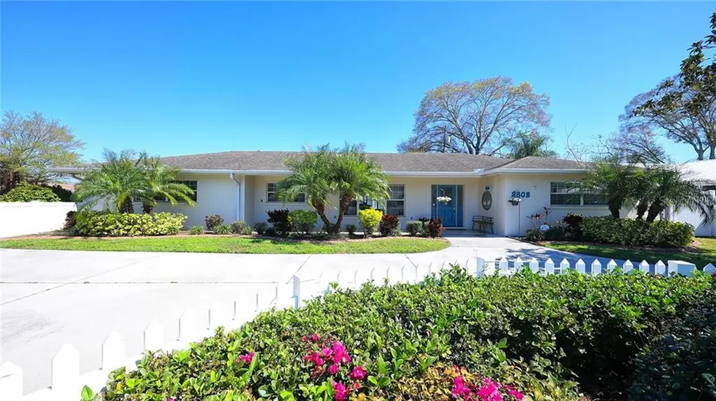2805 Satsuma Drive Sarasota FL 34239