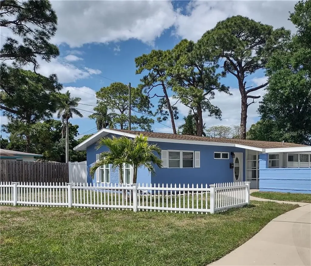 4902 7th Avenue W Bradenton FL 34209