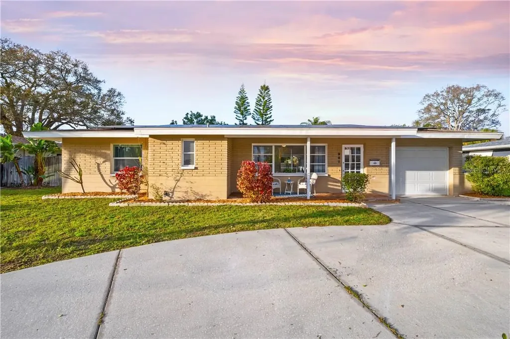 201 44th Avenue NE St Petersburg FL 33703