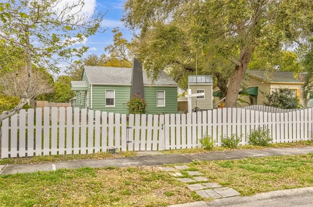1299 35th Avenue N St Petersburg FL 33704
