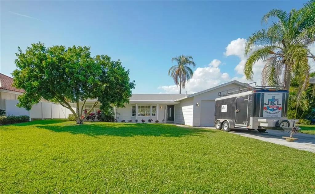 5250 Denver Street NE St Petersburg FL 33703