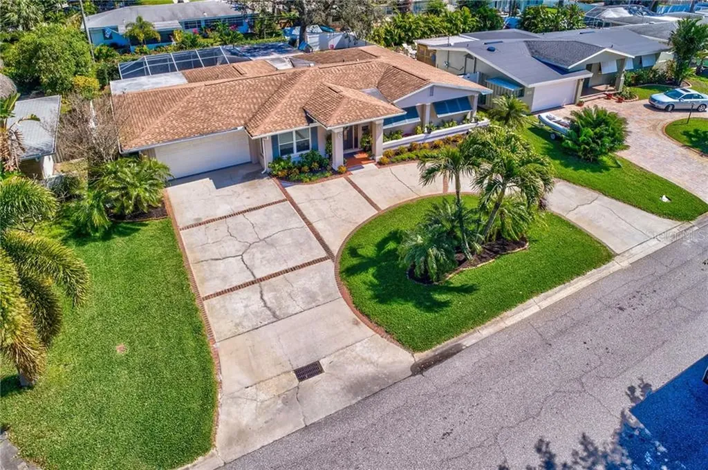 1206 Robin Road S St Petersburg FL 33707