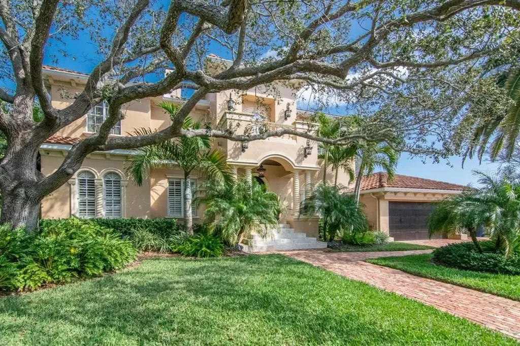 5119 W Longfellow Avenue Tampa FL 33629