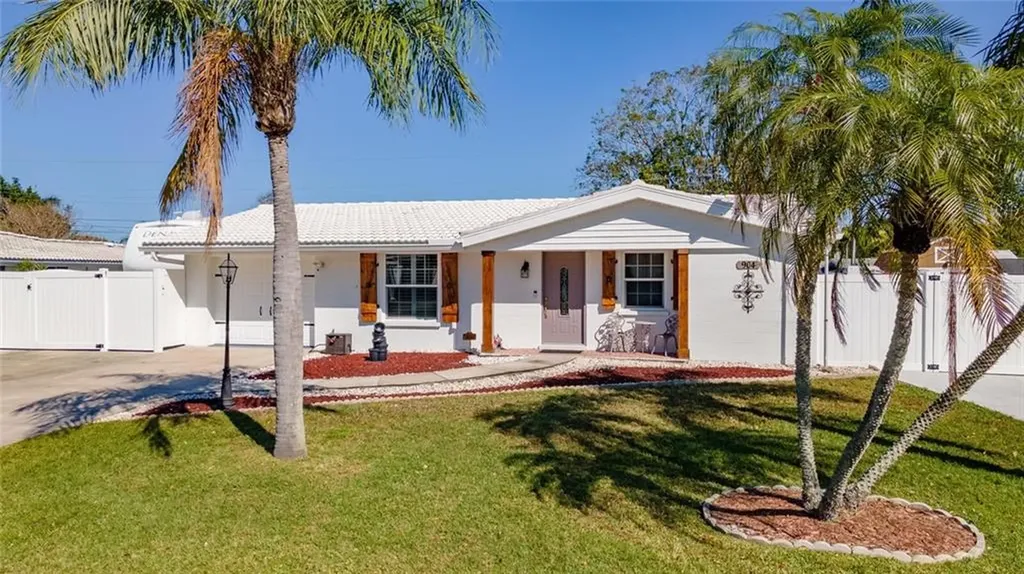 904 Fruitland Avenue Bradenton FL 34207