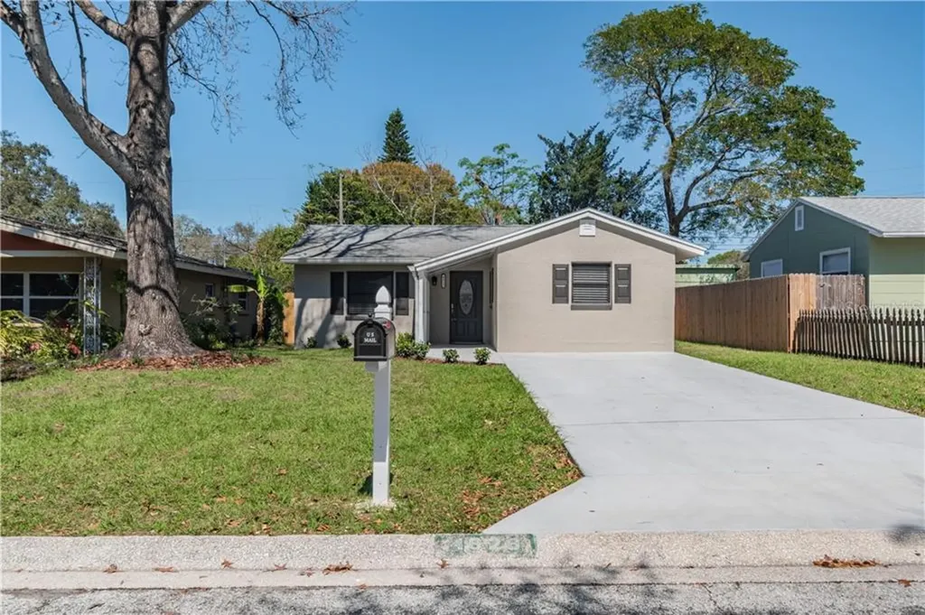 4629 35th Avenue N St Petersburg FL 33713