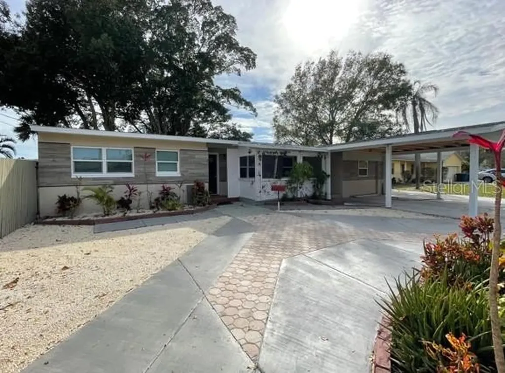 1632 28th Avenue S St Petersburg FL 33712