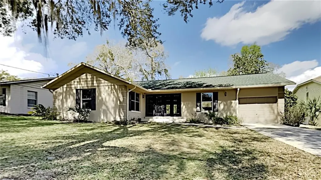 1155 E 5th Avenue Mount Dora FL 32757