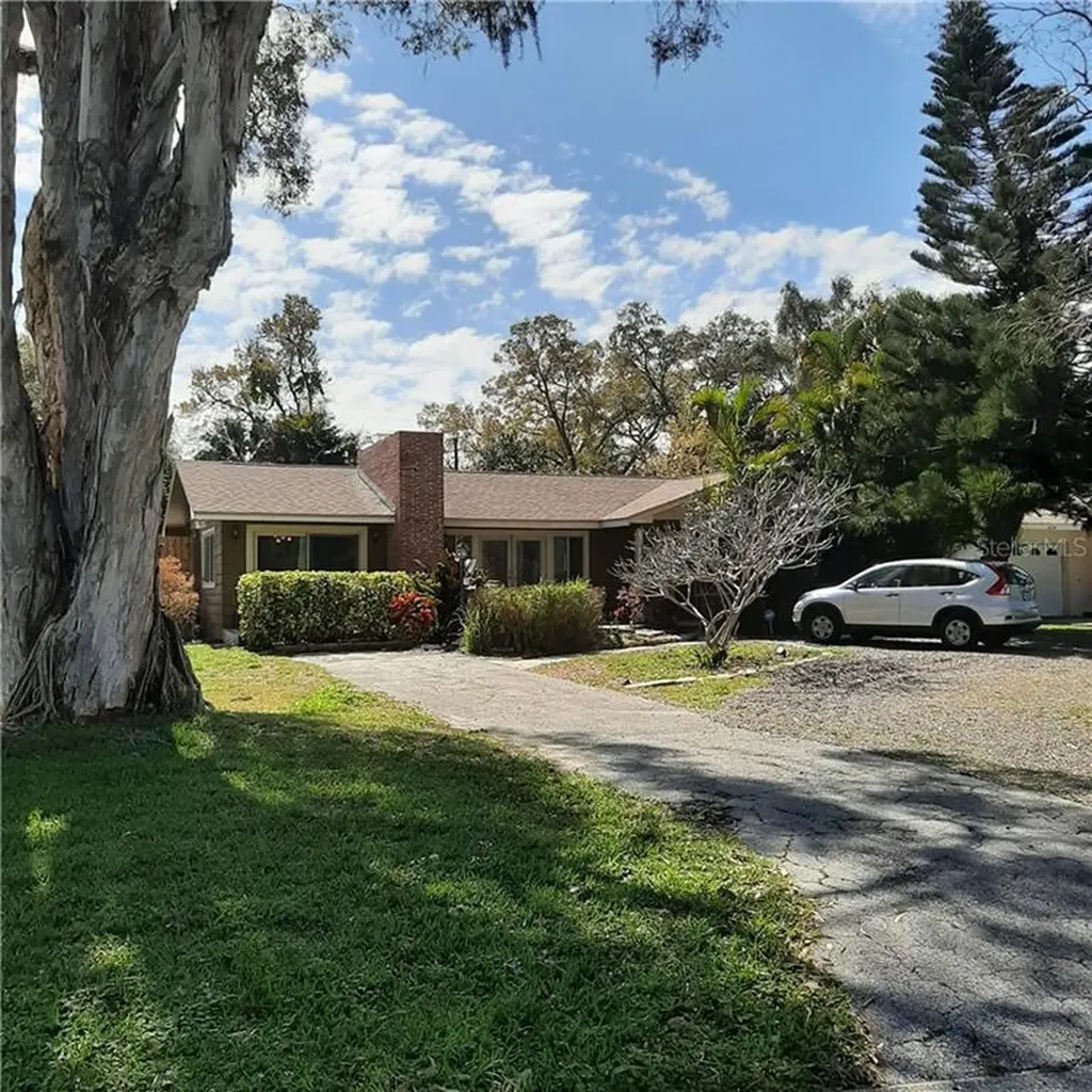 2630 Fairway Avenue S St Petersburg FL 33712