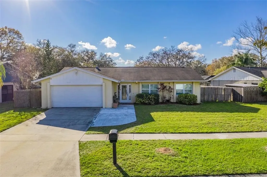 15806 Country Lake Drive Tampa FL 33624