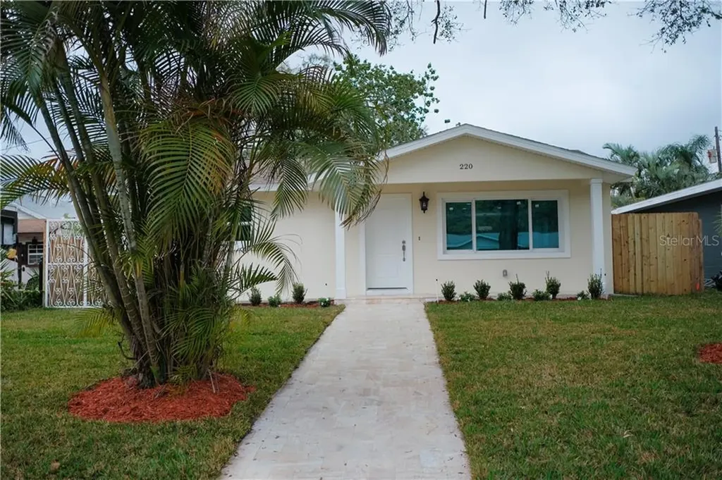220 32nd Avenue N St Petersburg FL 33704