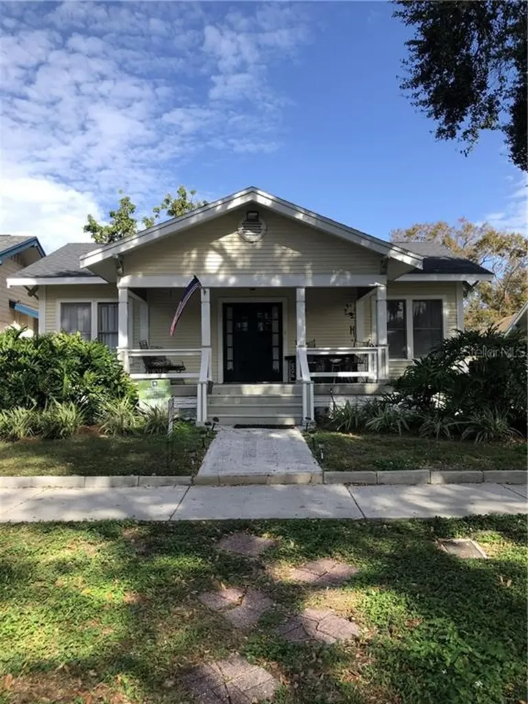 2637 Burlington Avenue N St Petersburg FL 33713