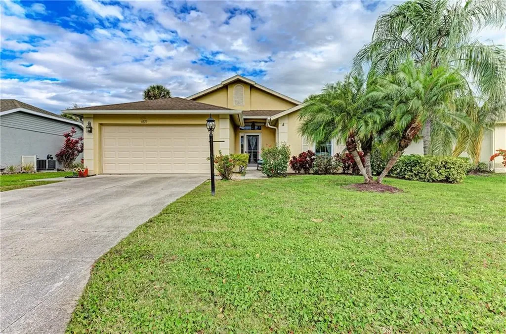6925 43rd Court E Sarasota FL 34243