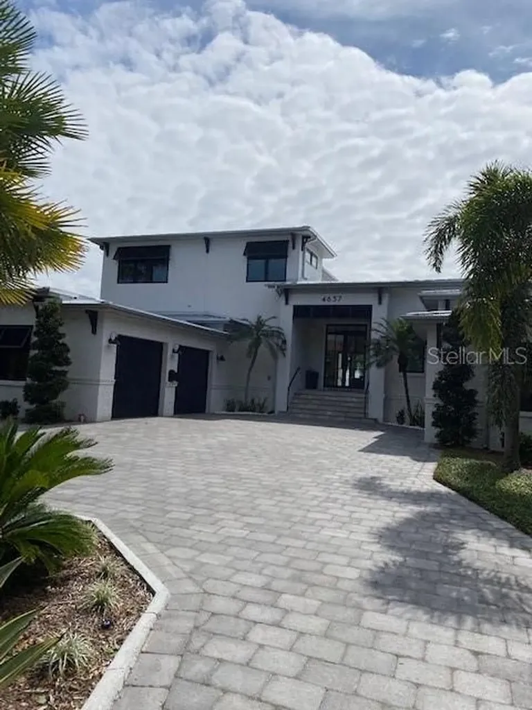 4637 Bayshore Boulevard NE St Petersburg FL 33703