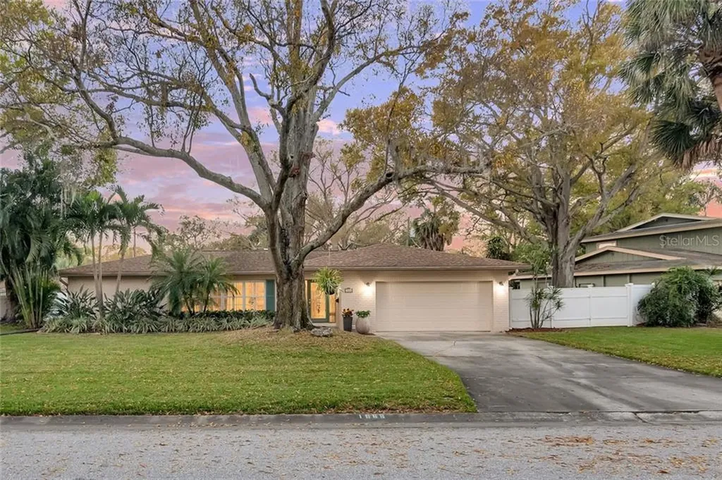 1666 N Dakota Avenue NE St Petersburg FL 33703