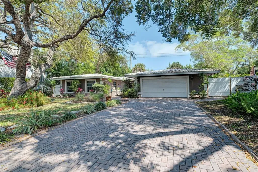 567 Venice Lane Sarasota FL 34242