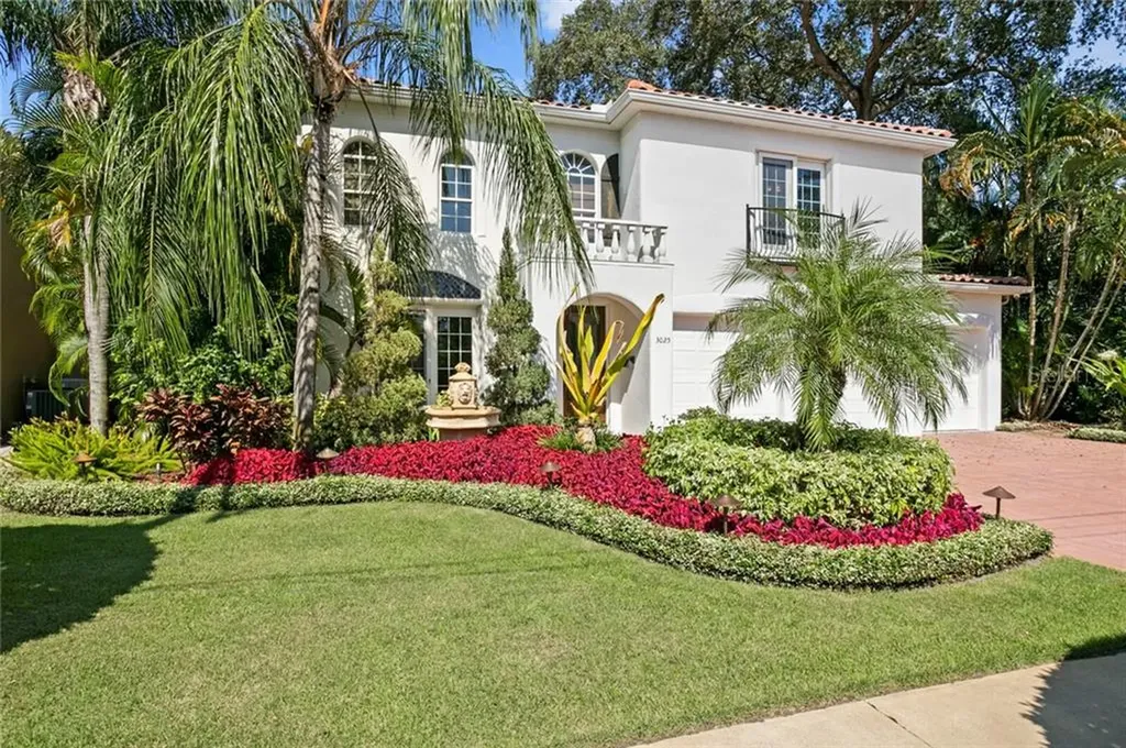 3025 W Lawn Avenue Tampa FL 33611