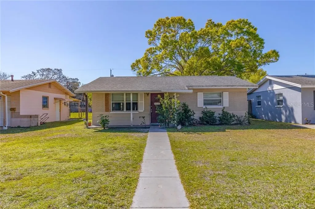 2574 35th Avenue N St Petersburg FL 33713